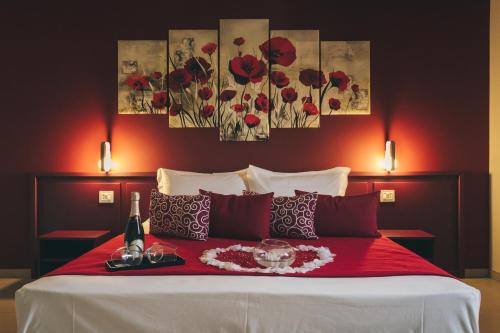 a bedroom with a large bed with a red blanket at Rosy's Rooms in Patrica