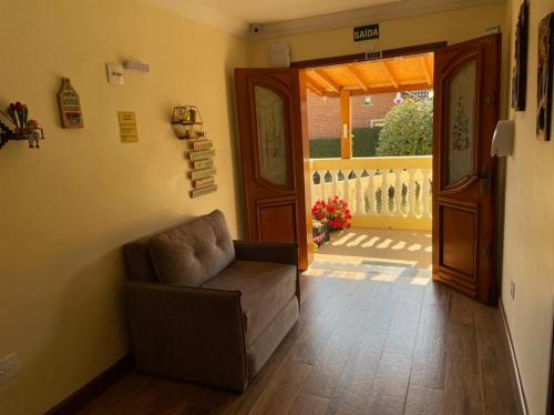 a living room with a couch and a door at Pousada Winterhaus in Monte Verde