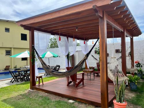 Taman di luar Casa Boto Tucuxi 1