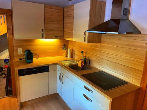 Dapur atau dapur kecil di Ferienhaus Falbeson