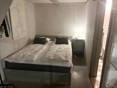 Studio Råå tesisinde bir odada yatak veya yataklar