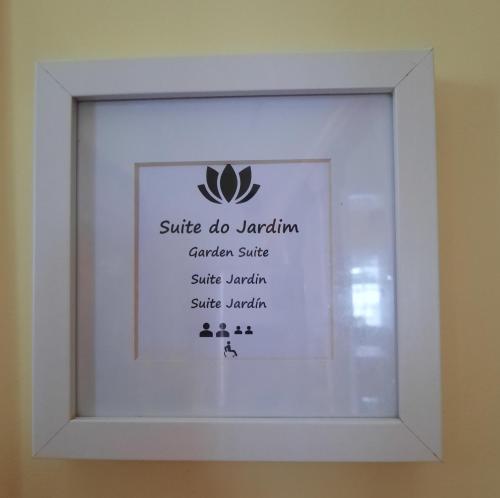 Un certificado, premio, letrero u otro documento en Smiling Places - Guest House in Labruge