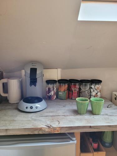 Cuisine ou kitchenette dans l'établissement Escale Chambre d'hôtes Au coeur du vieux Profondeville entre Namur et Dinant