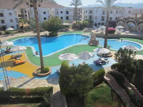 Uma vista da piscina em New 1 Bedroom apartment in Riviera resort ou nos arredores