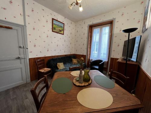 Appartement La Bourboule, 3 pièces, 4 personnes - FR-1-667-46
