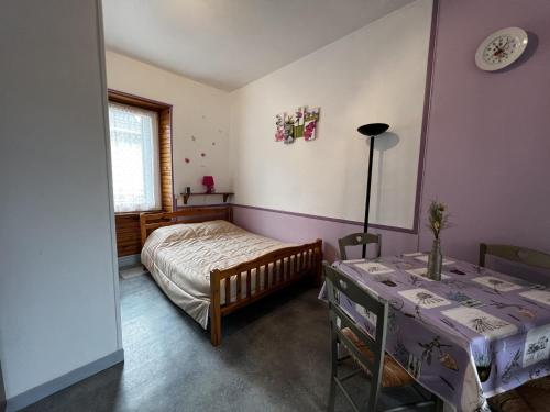 Studio La Bourboule, 1 pièce, 2 personnes - FR-1-667-41