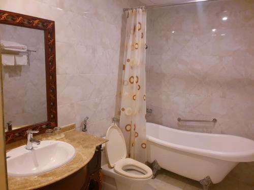Phòng tắm tại Khách sạn Sa Chi - Móng Cái