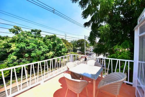 Μπαλκόνι ή βεράντα στο Virawan pool kohlarn วิราวัน พูล รีสอร์ท ที่พักเกาะล้าน