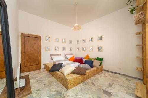 Living Florinda Apt. (3' to Airport, 9' to Center)