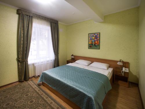 Кровать или кровати в номере Гала-Готель
