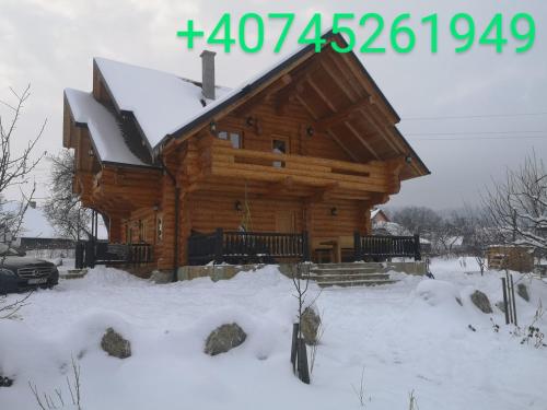 Το Cabana lemn rotund cu ciubar de închiriat Bucovina Chalet τον χειμώνα