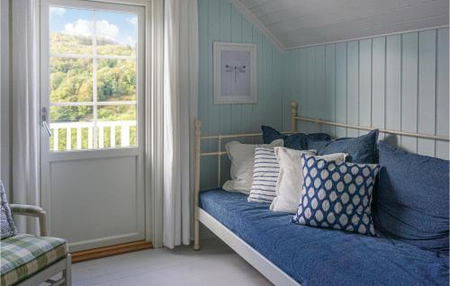 Khu vực ghế ngồi tại 4 Bedroom Beautiful Home In Farsund