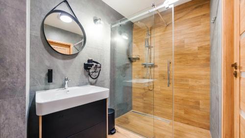 Koupelna v ubytování Apartament z 2 sypialniami Elegant Lux 18 E Perłowa Przystań - Holiday City