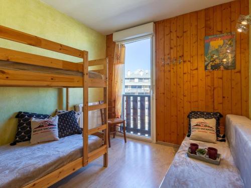 a bedroom with two bunk beds and a balcony at Appartement Saint-Lary-Soulan, 3 pièces, 7 personnes - FR-1-296-296 in Saint-Lary-Soulan