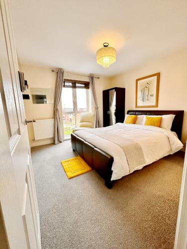 a bedroom with a large bed and a yellow rug at Luxury 2bed Apartment in Wolverhampton in Wolverhampton
