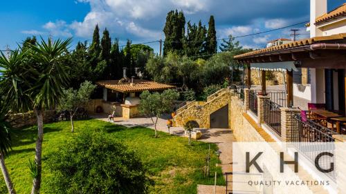 a view of the yard of a house at Villa Harmony in Lourdata in Kefallonia