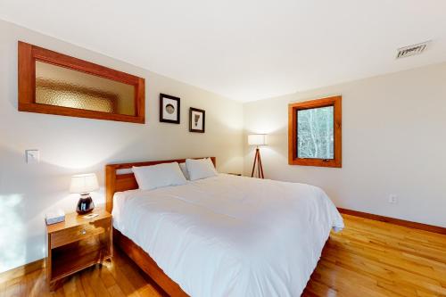 Katil atau katil-katil dalam bilik di Coolidge Drive Retreat