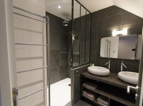 Ванна кімната в Chambres d'hôtes La Leva