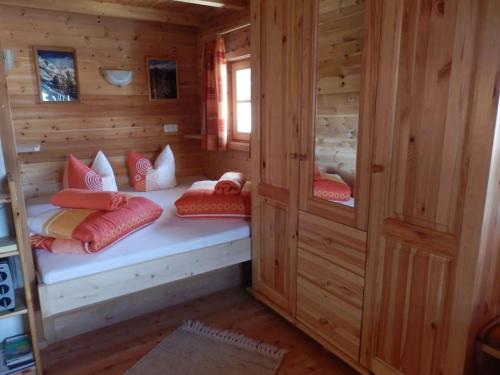 Postel nebo postele na pokoji v ubytování Siegi's Ferienhütte
