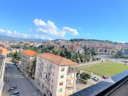 vista su una città con strada e edifici di Maison 26 Campobasso a Campobasso