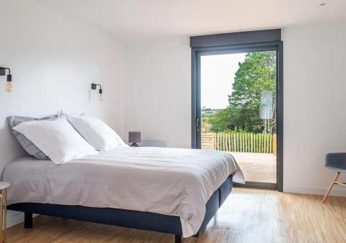 En eller flere senge i et værelse på VILLA LAURE PAIMPOL - Maison Front de mer