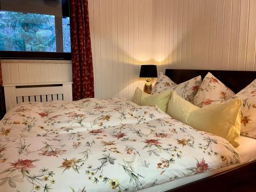 a bedroom with a bed with a floral bedspread at Charming Apartment with Mountain View in Altmünster