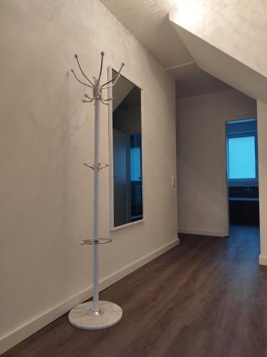 a white room with a mirror and a metal pole at Ferienhaus in Handewitt kurz vor dänischen Grenze in Handewitt
