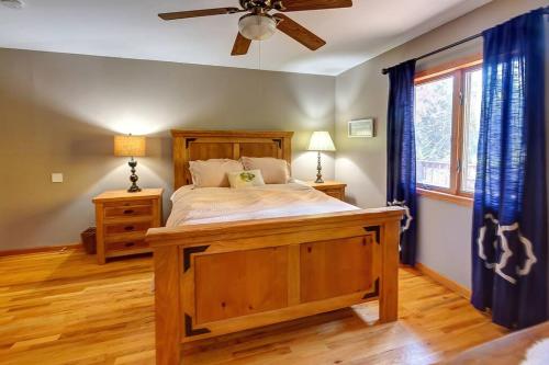 Ένα ή περισσότερα κρεβάτια σε δωμάτιο στο Birch Creek Lodge