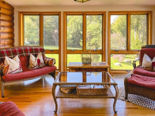 Χώρος καθιστικού στο Birch Creek Lodge