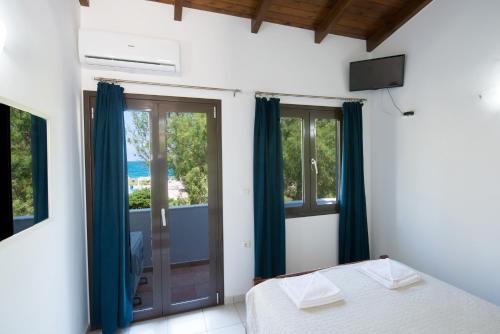 Posteľ alebo postele v izbe v ubytovaní Captain's Beach Apartments