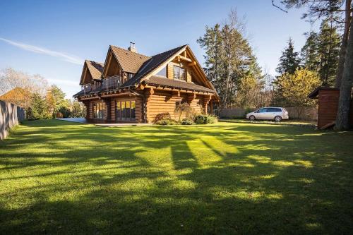 Jardín al aire libre en Luxury Chalet in High Tatras