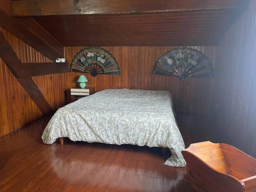 a bedroom with a bed and a wooden floor at Maison familiale Pays Basque in Ahaxe-Alciette-Bascassan