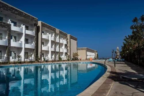 Cecelia resort tesisinde veya buraya yakın yüzme havuzu