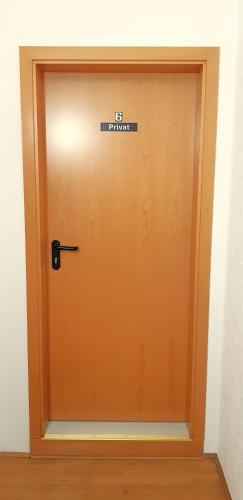 a orange door with a sign on it at Villa Hoffnung in Bad Elster