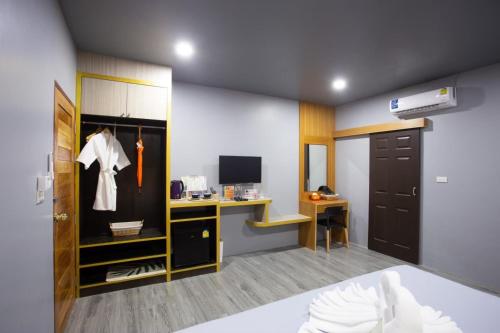 TV a/nebo společenská místnost v ubytování The Sun resort Ratchaburi