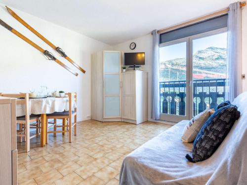 a room with a bed and a table with a view at Studio Saint-Lary-Soulan, 1 pièce, 4 personnes - FR-1-296-450 in Saint-Lary-Soulan