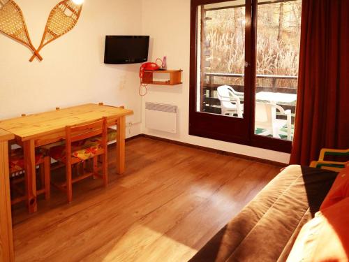 Studio rénové 6 pers, accès direct pistes, proche télésiège, balcon exposé Ouest - FR-1-322-502