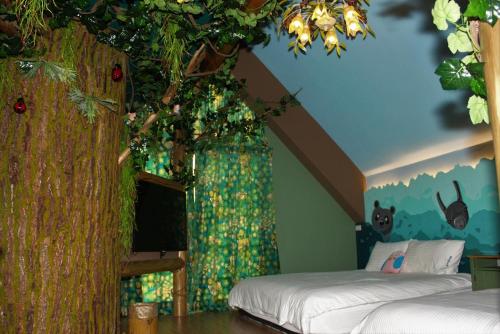 a room with a tree and two beds in it at Hi Kids B&B in Zhixue