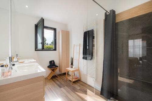a bathroom with a sink and a shower at Villa Elegencia in Montferrier-sur-Lez
