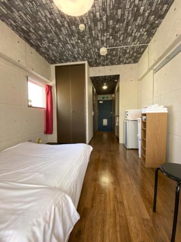 a bedroom with a bed and a coffered ceiling at La Foret Fujimi in Hiroshima