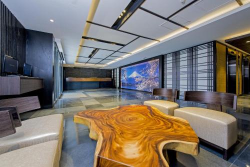 a conference room with a wooden table and chairs at Hotel 81 Premier Star in Singapore