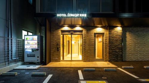 福岡市にあるホテルリファレンス天神Ⅲの自動販売機付建物の玄関