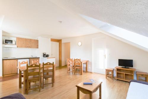 a living room with a table and a kitchen at Garden & City Evian - Lugrin in Lugrin