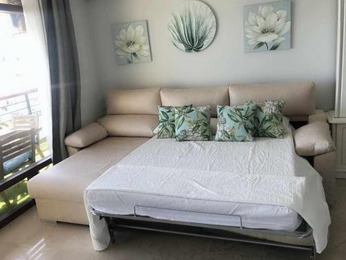 Posteľ alebo postele v izbe v ubytovaní Apartamento castillo de Santa Clara Sweet&Beach