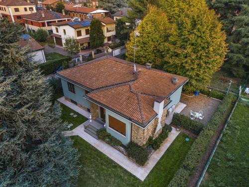 an overhead view of a house with a roof at Villa Cantoni in Castelfranco Emilia