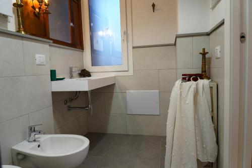 a bathroom with a sink and a toilet and a mirror at Corte Cantoni in Nonantola