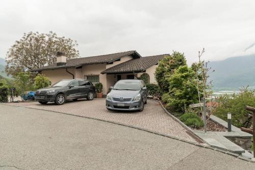 two cars parked in front of a house at Ales Green in Camorino