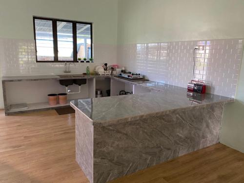 a kitchen with a marble counter top in a room at HOMESTAY AYRIS, JURU, PENANG in Bukit Mertajam