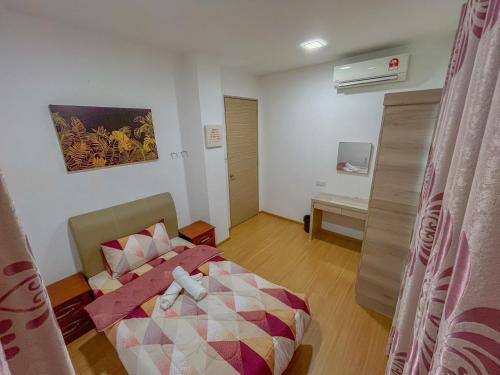 Ένα ή περισσότερα κρεβάτια σε δωμάτιο στο Hii's Cozy Homestay