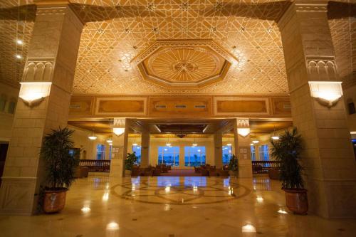 a lobby of a hotel with a large ceiling at Hotel Nour Palace Resort & Thalasso Mahdia in Mahdia